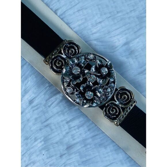 NWT Sarah’s Black Leather Floral Silver Bling Adjustable Bracelet - Picture 3 of 10
